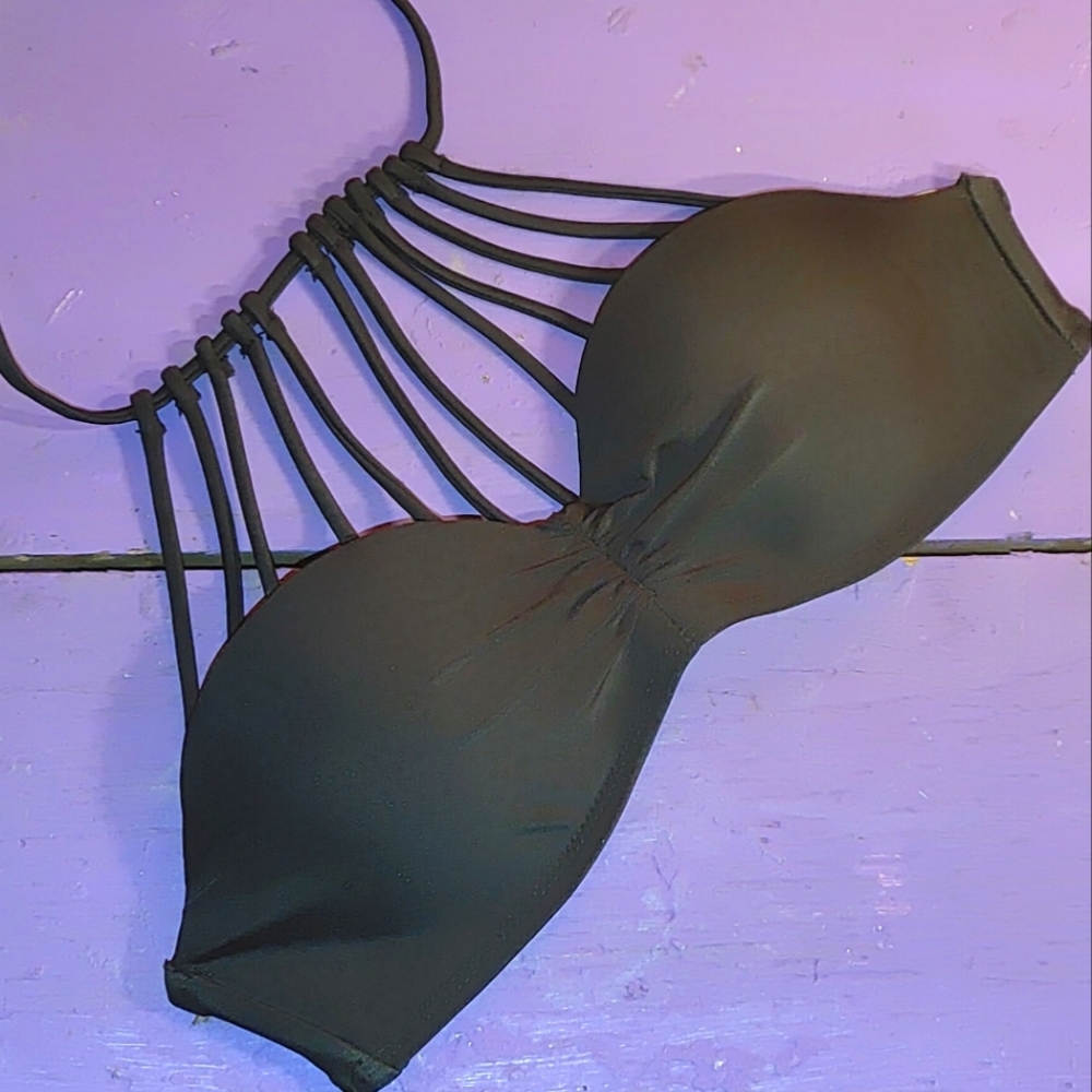 🖤NWOT Unique Black Strap Swim Top🖤